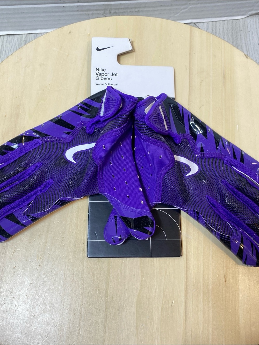 Nike Vapor Jet Women’s Football Gloves Purple/Black Size L Brand New With Tags